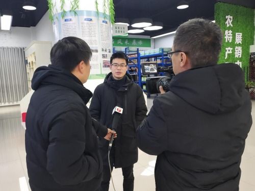 安徽衛(wèi)視農(nóng)業(yè)科教頻道前來(lái)樅陽(yáng)縣電子商務(wù)公共服務(wù)中心拍攝農(nóng)產(chǎn)品宣傳短片